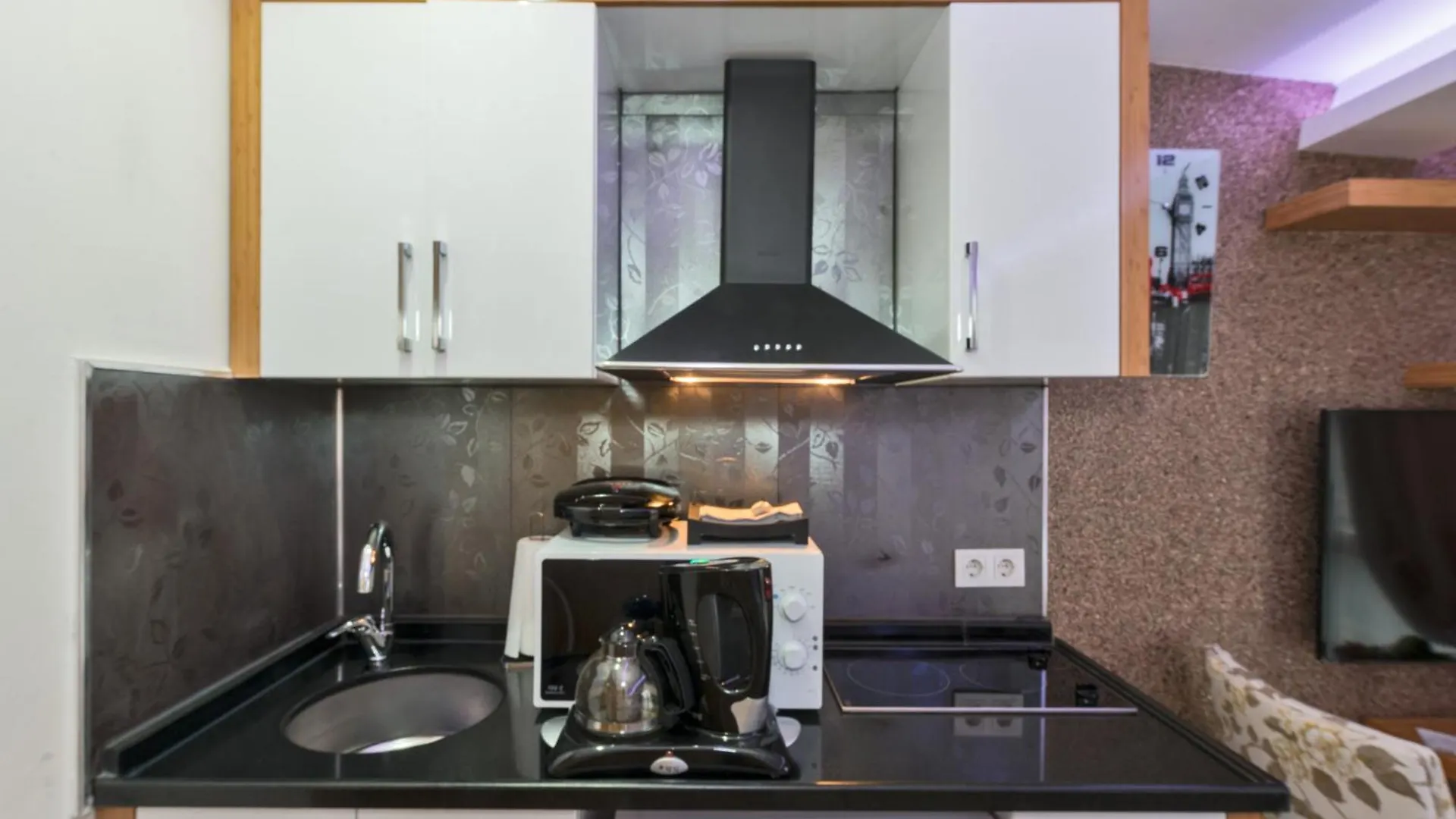 Butterfly House Aparthotel Istanbul 2*,
