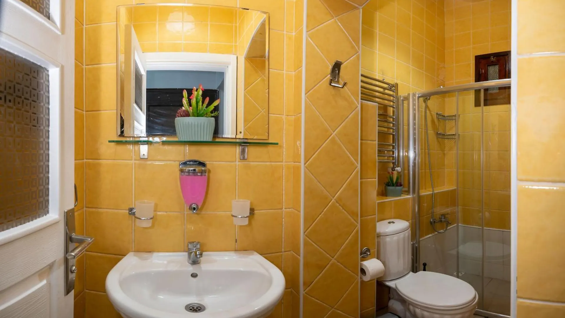 Апарт отель Butterfly House Стамбул 2*,